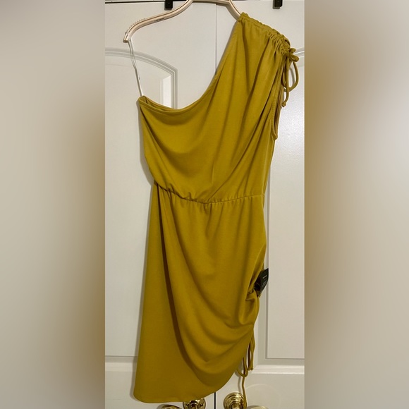 NWT - Lulu’s Ruched One Shoulder MIDI Dress - Size XL - Mustard Yellow - Picture 7 of 16